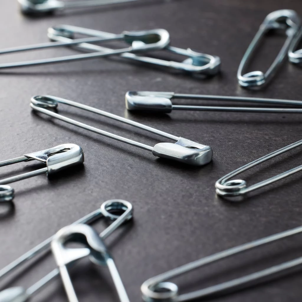 Outlet βοΈ Loops & Threads™ Quilter's Safety Pins, Silver, 2" π― - Image 2