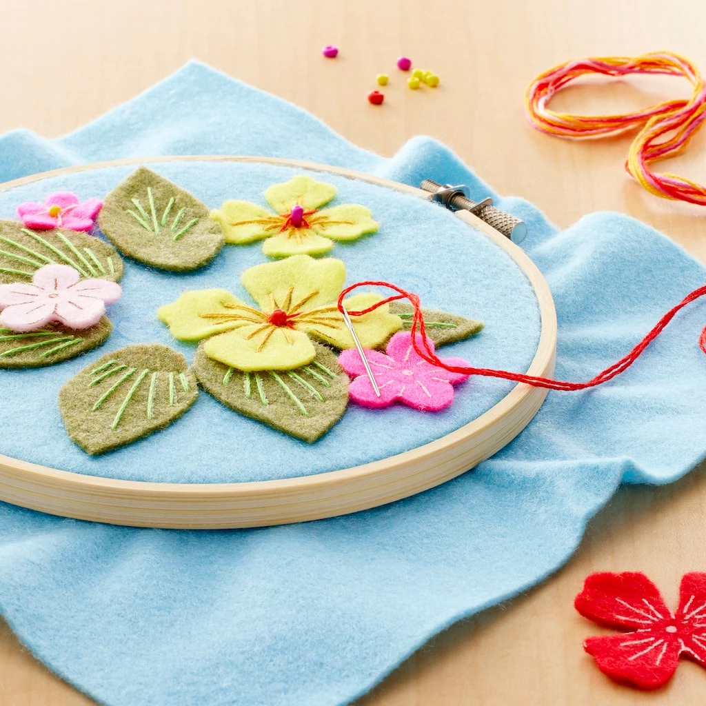 Cheap ⌛ Pastel Flowers Felt Applique Kit by Loops & Threads® 🧨 - Image 2